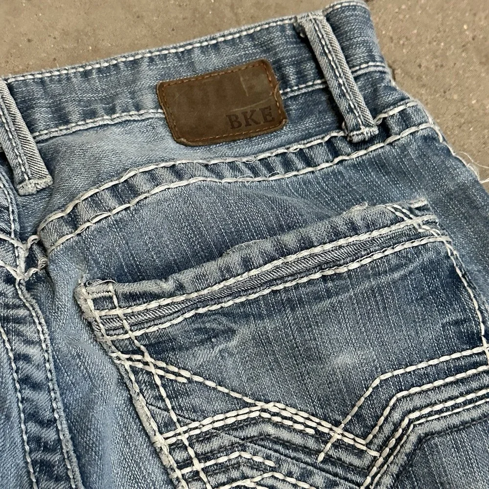 BKE Tyler Straight Jeans Men 32R 32x32 Blue Light Wash Denim Y2K Buckle Baggy